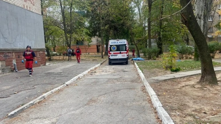 Враг ударил по центру Херсона: погибла работница МВА, двое раненых