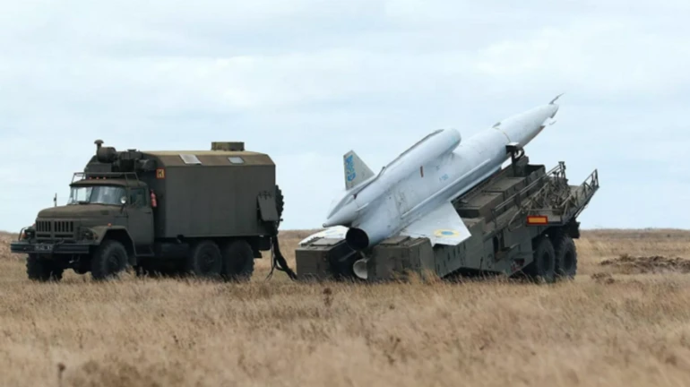 ВСУ били по аэродромам РФ модифицированными советскими Стрижами – Politico