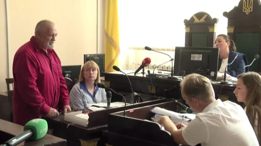 Справа волонтерів: суд відпустив Дзиндру і Музичука під особисте зобов’язання