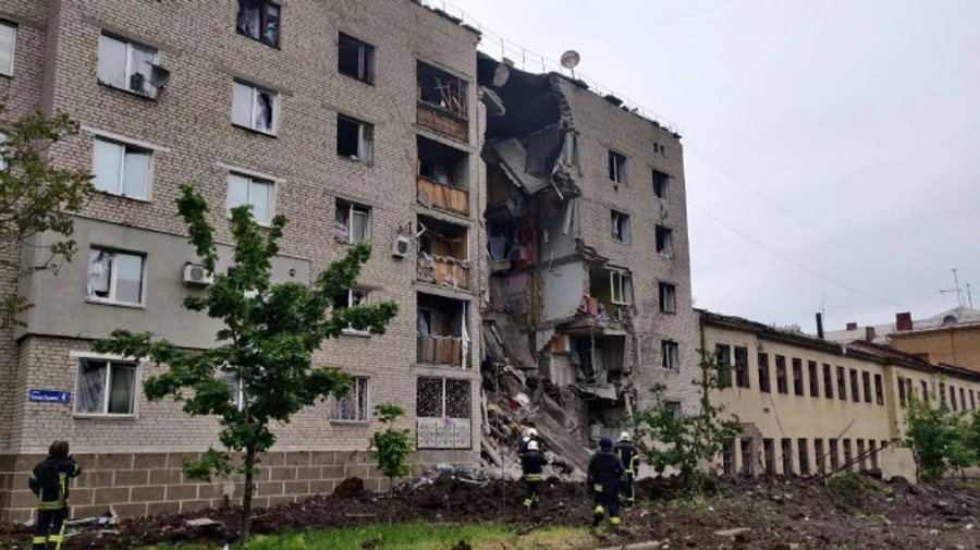 Росіяни знову атакували Бахмут: з-під завалів діставали людей