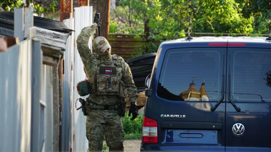 У Криму під будівлею суду масові затримання активістів та адвокатів кримських татар