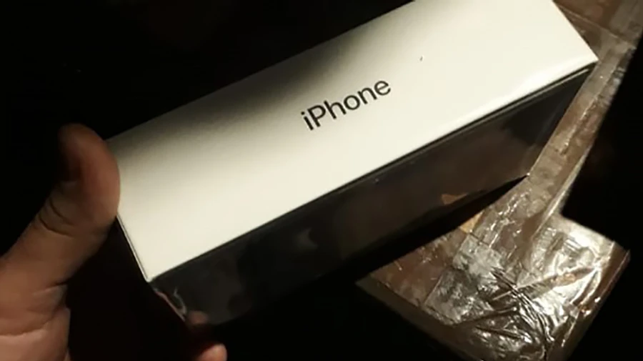 Украинец спрятал в авто гаджеты Apple и одежду на 15 миллионов