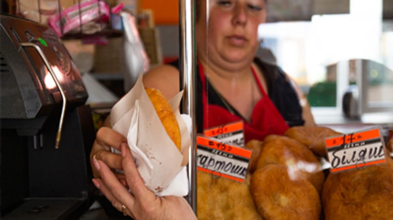 Стритфуд по-пирятински и Королева бензоколонки. Чем живет столица беляшей