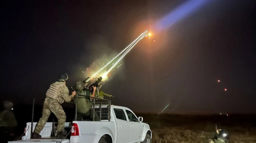 У Києві – вибухи: на Троєщині по ворожих дронах працює ППО