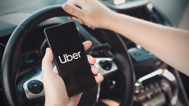 В США суд обязал Uber выплатить 8,5 млн долларов пассажирке, которую изнасиловал водитель