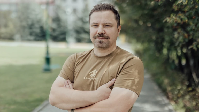 Треба вчитися сприймати війну як частину історії, а не як травму. Військовий психолог про роботу на фронті, допомогу бійцям і ШІ-терапію