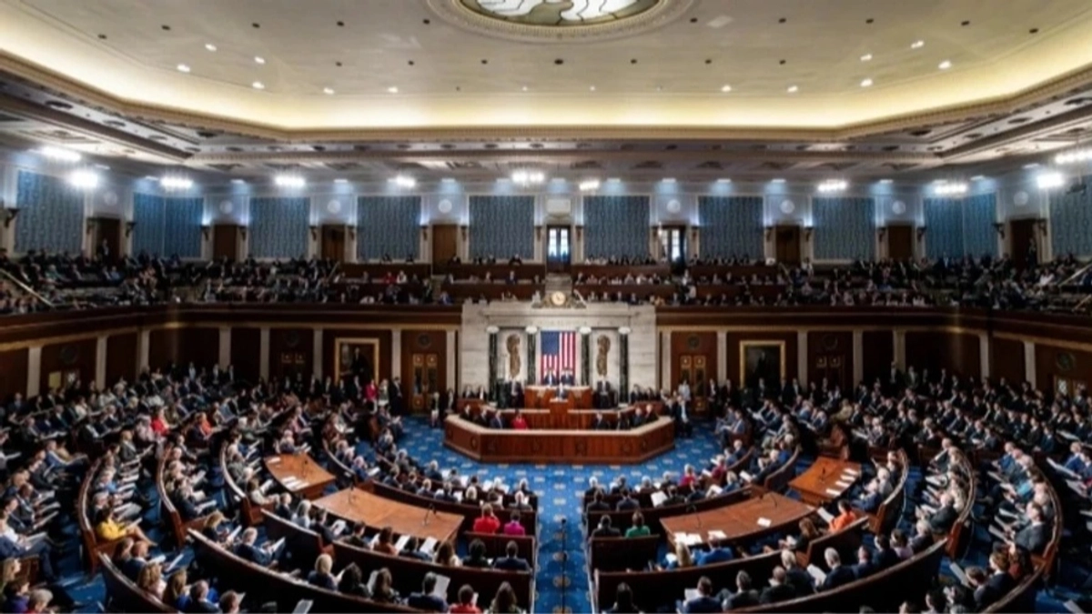 US Lawmakers Urge Pentagon to Expand Starshield Contract and Restore Ukraine's Satellite Access