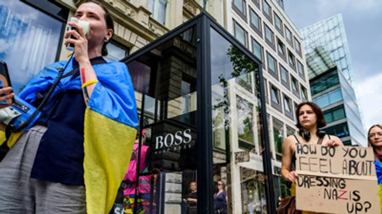 Кремлівський гардероб. Хто і як з провідних модних брендів одягає росіян