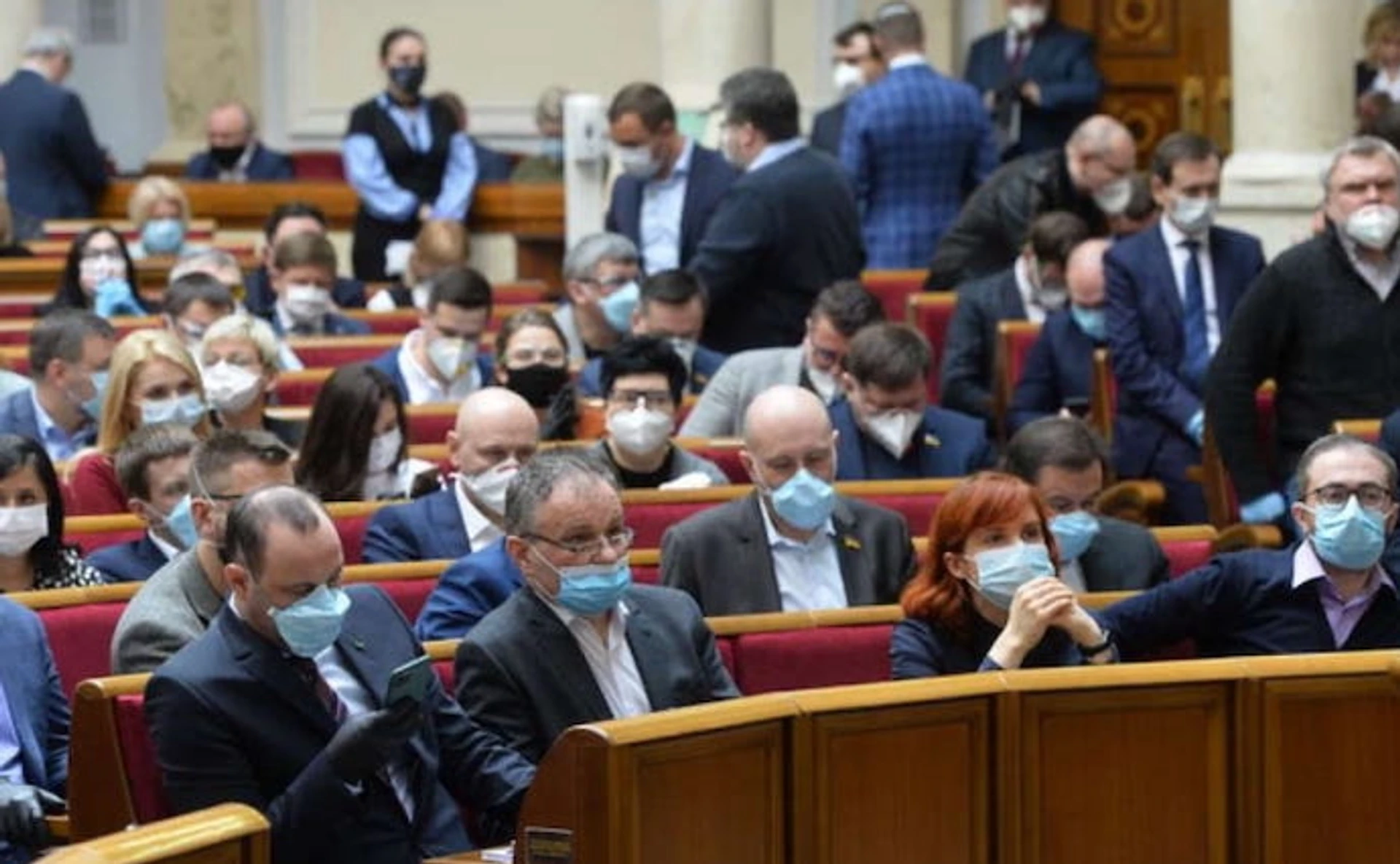 Сменить зарплату нардепам и упростить возможное увольнение директора ДБР – что решают в ВРУ?