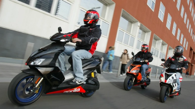 Ракета уходит от погони: в МВД напомнили мопедистам о регистрации