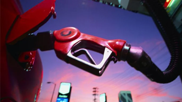 Ударим пошлинами по агрессору: чем грозит ограничение импорта нефтепродуктов и при чем тут олигархи