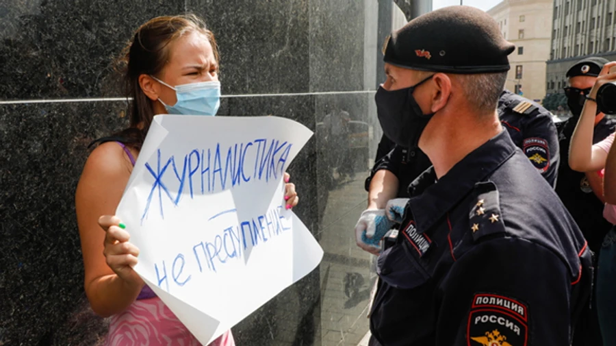 Нашій професії кинули виклик: в Росії затримали 20 журналістів, одну травмували