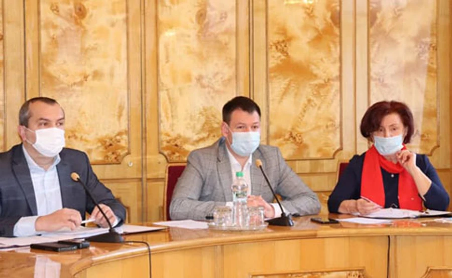 На Закарпатье приостановят движение и установят блокпосты из-за коронавируса