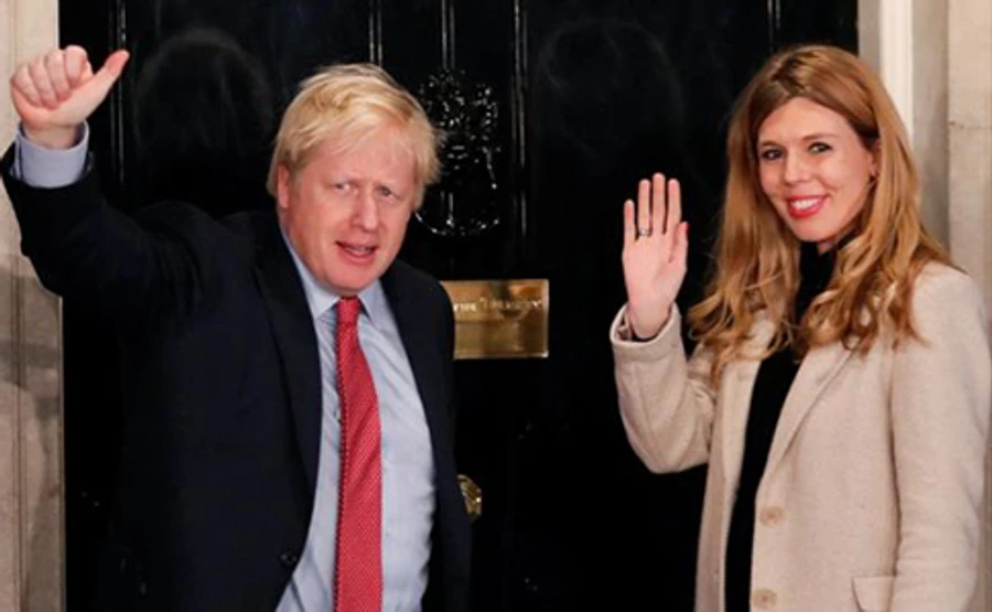 Прем'єр Британії заручився і вп'яте стане батьком