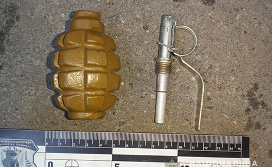 Экс-боец АТО принес на работу гранату и угрожал ее подорвать