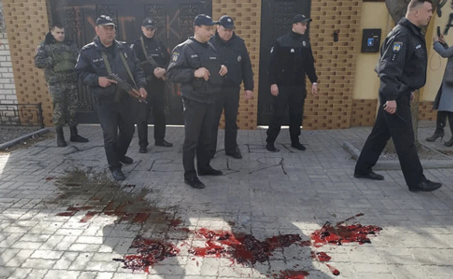 Вбивство Гандзюк: у Херсоні закидали петардами будинок Рищука