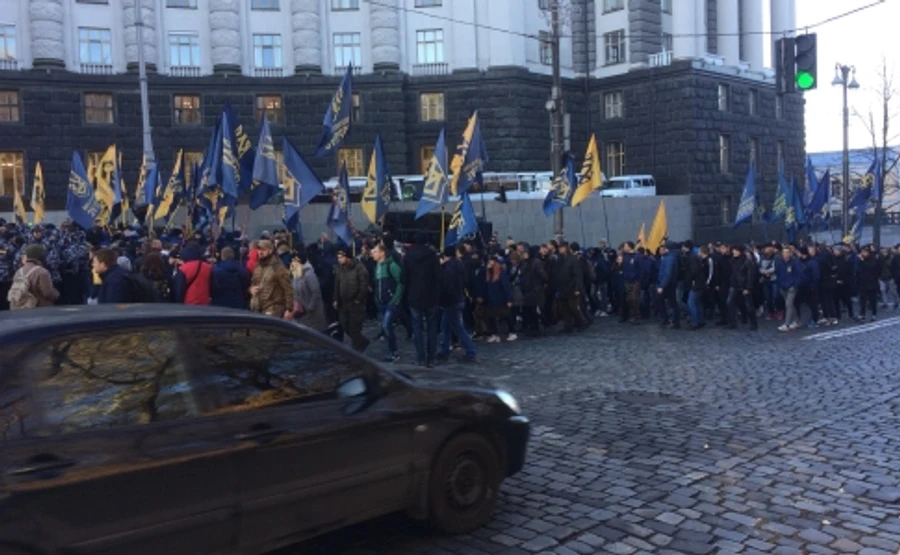 Сотні націоналістів у камуфляжі прийшли під Кабмін вимагати нове міністерство
