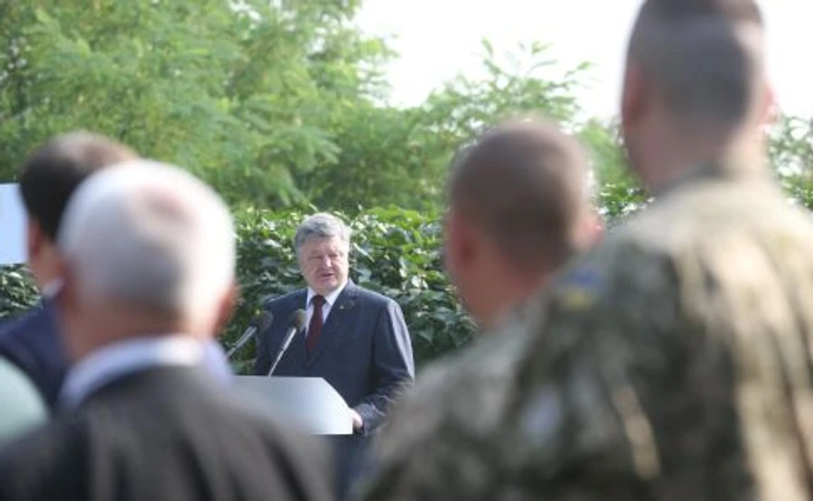 Порошенко церковникам: Події на сході – нашестя чужинців