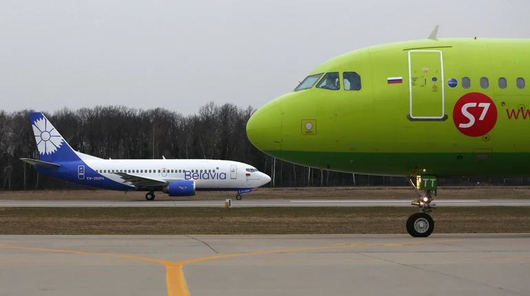 США зняли санкції з літаків Білорусі: чи стане Мінськ хабом деталей для російських літаків?