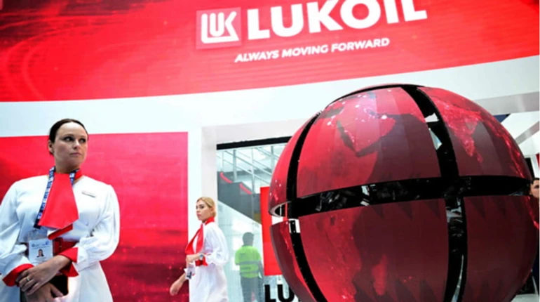 Розгром Лукойлу: як санкції знищили одну з ключових опор Кремля у Європі