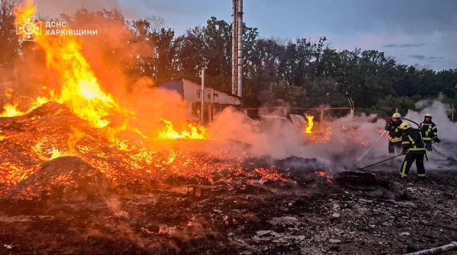 Росіяни безпілотниками атакували Харківщину: виникла пожежа на підприємстві
