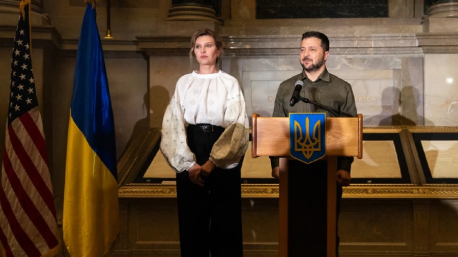 Зеленский из США обещает дальнобойное оружие через некоторое время 