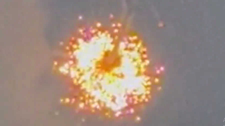 Утренний фейерверк: командующий Воздушных сил показал сбитие ракеты РФ