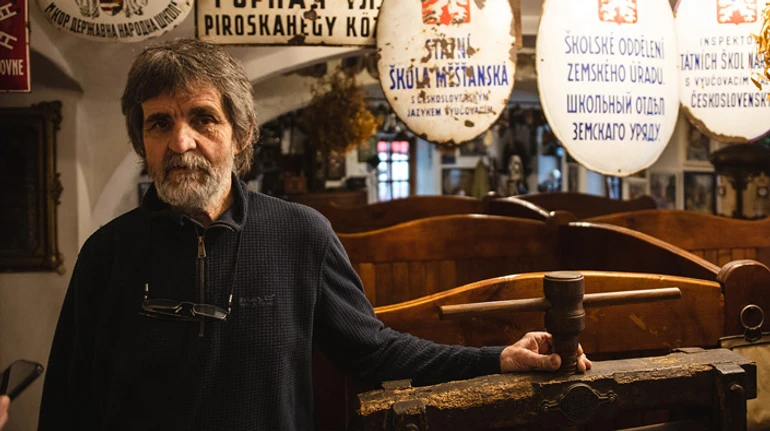 От Перестройки до войны. Как венгр Юрий Руснак 35 лет назад открыл в Ужгороде кафе-музей и объединяет украинцев