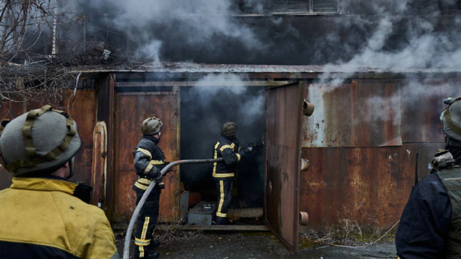 Росіяни вранці обстріляли Херсон – горіла будівля ліцею