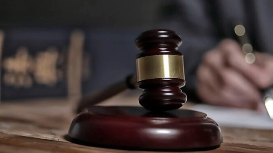 Взятка в 2 миллиона: ВАКС не смог осудить чиновника и посадил его соучастника