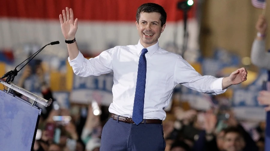 Байден планирует назначить министром своего бывшего соперника и открытого гея