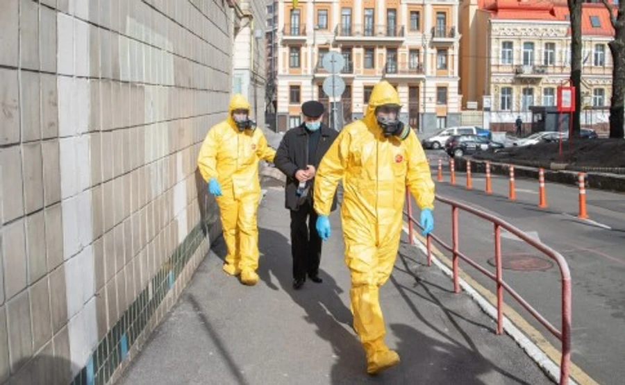 Особый режим: на Буковине закрывают все магазины и АЗС