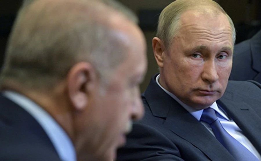 Загострення в Сирії: Туреччина тисне на Росію, авіація РФ бомбардує міста