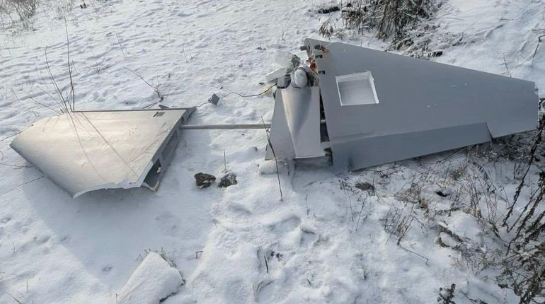 КМВА: Під час ранкової атаки дрон РФ влучив у двір приватного будинку в Києві