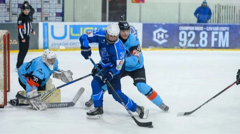 Сокол снова разгромил Шторм и стал первым финалистом чемпионата Украины по хоккею