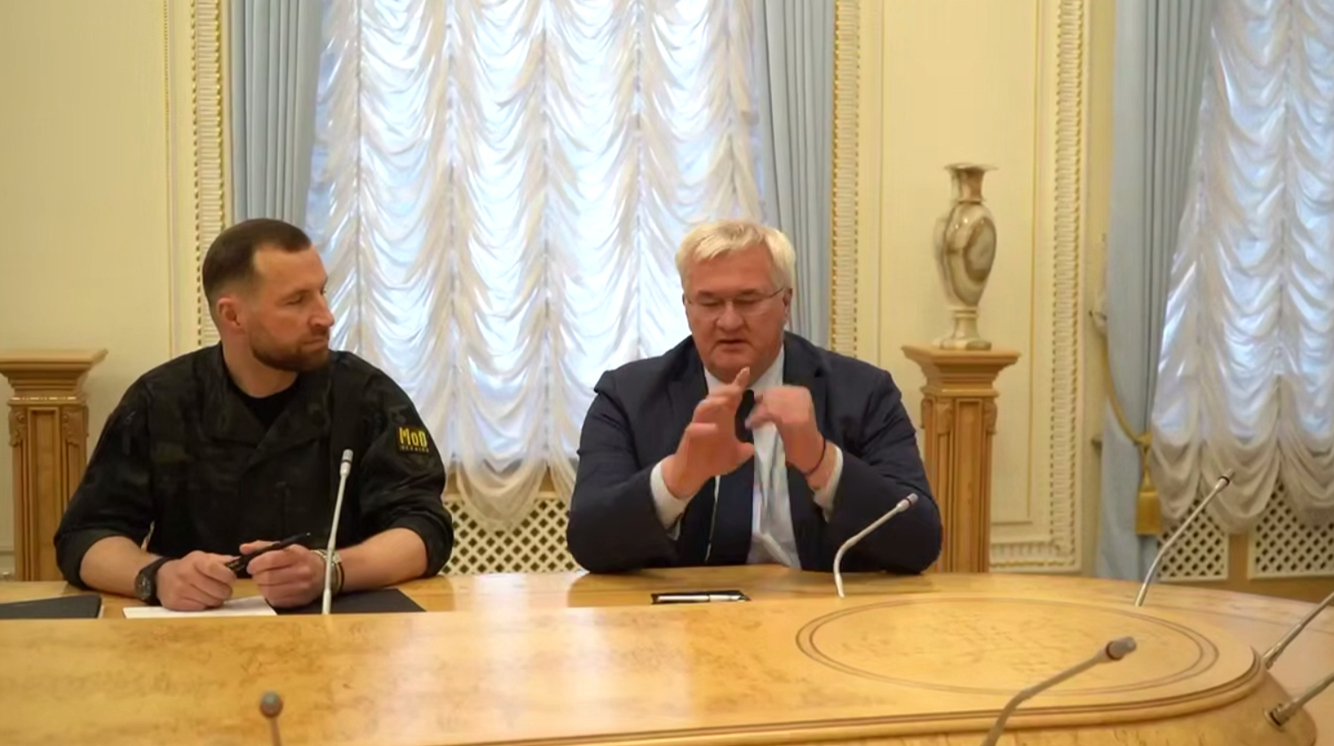 У вівторок нардепи 5 годин говорили з Хмарою і Сибігою. Зранку зустрічі знову тривають
