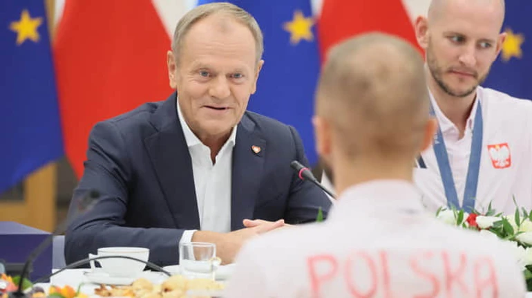 Полякам пообіцяли менше працювати: в уряді Туска готові скорочувати робочий тиждень