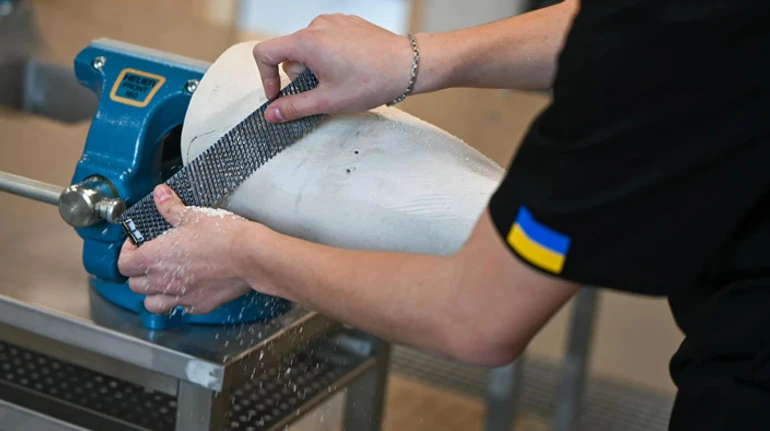 Тепер гіпс – це не про мертву матерію, а живу особистість: історії митців, що стали протезистами