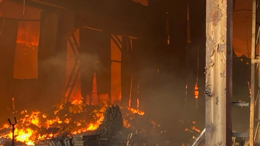 Атака дронів на Львів: згоріло  300 тонн гуманітарної допомоги, зокрема з Ватикану