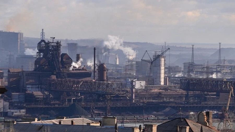 Russian occupation authorities demolish residential block near Azovstal steelworks in Mariupol