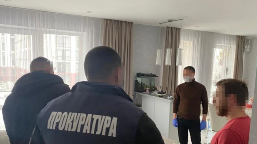 В Україні продовжували безкоштовно розмитнювати автомобілі попри рішення парламенту