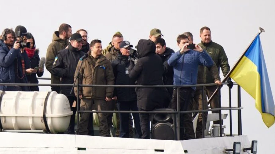 Зеленский вышел в Азовское море посмотреть, как охраняют границы