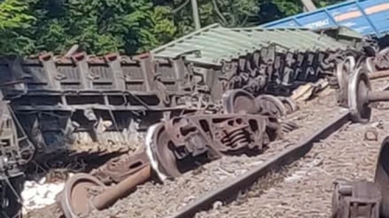 13 вантажних вагонів впали з колії на Львівщині: затримуються потяги