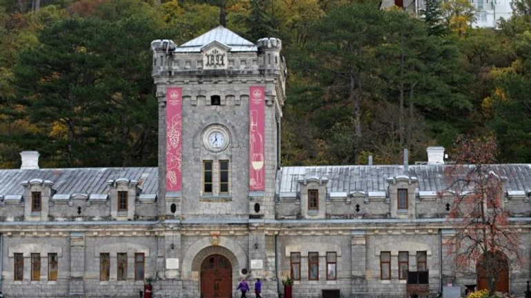 Завод Массандра в оккупированном Крыму купили структуры друга Путина