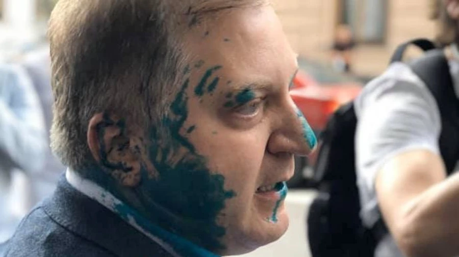 Депутата ОПЗЖ облили зеленкою після заяви, що в України немає суверенітету