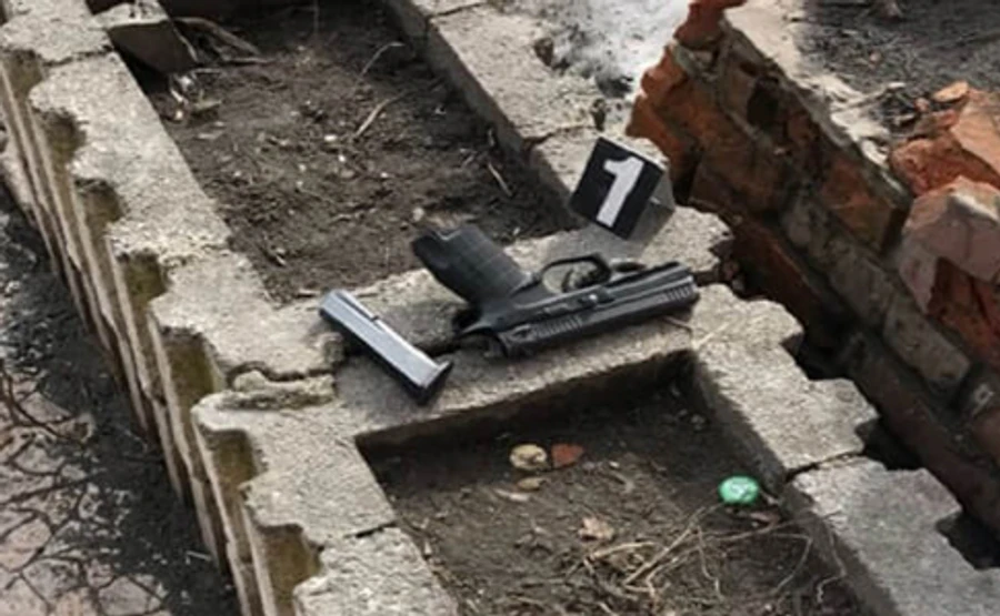 У центрі Києва жінка отримала вогнепальне поранення у магазині 