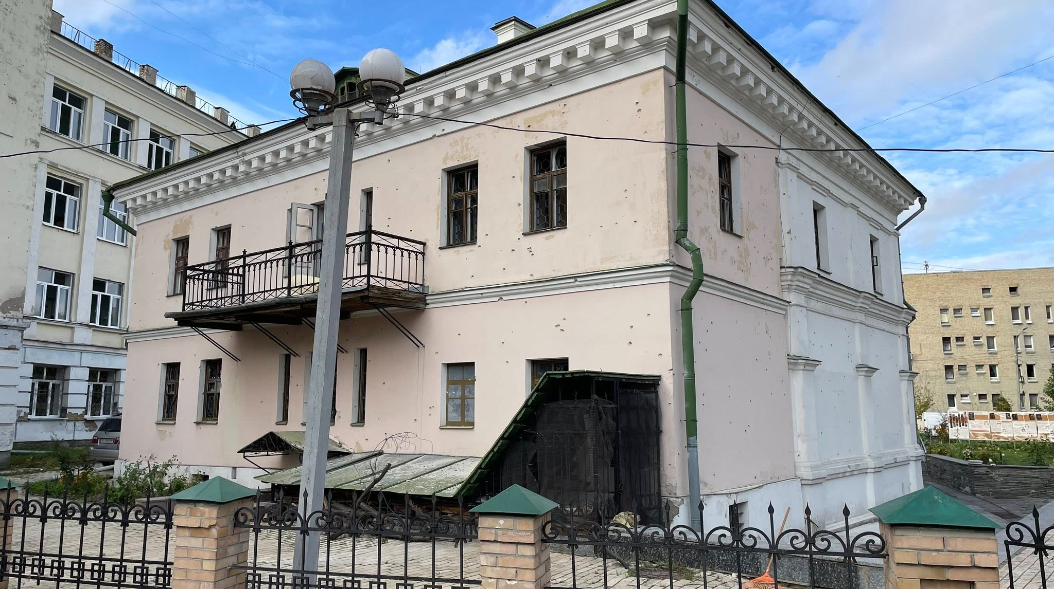 Attacco russo al Museo dell'Etmanato a Kyiv: danni e conseguenze per la cultura ucraina