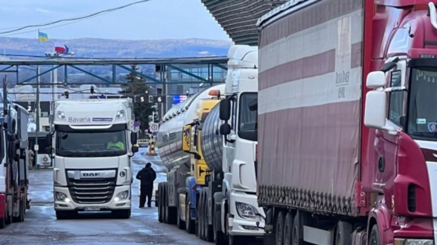 Blockade of Polish-Ukrainian border: farmers agree to let lorries pass to Ukraine at one of the checkpoints