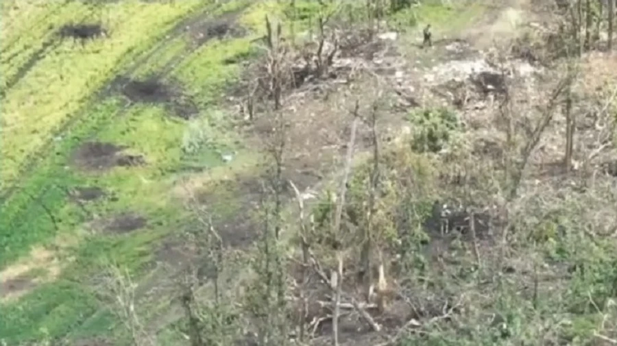 Commander of Ukraine's Ground Forces shows how Ukrainian defenders mop up Russian positions and capture their soldiers