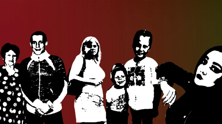 У труну поставили весільне плаття. Історія загиблої родини в Ізюмі, яку рік не могли перепоховати